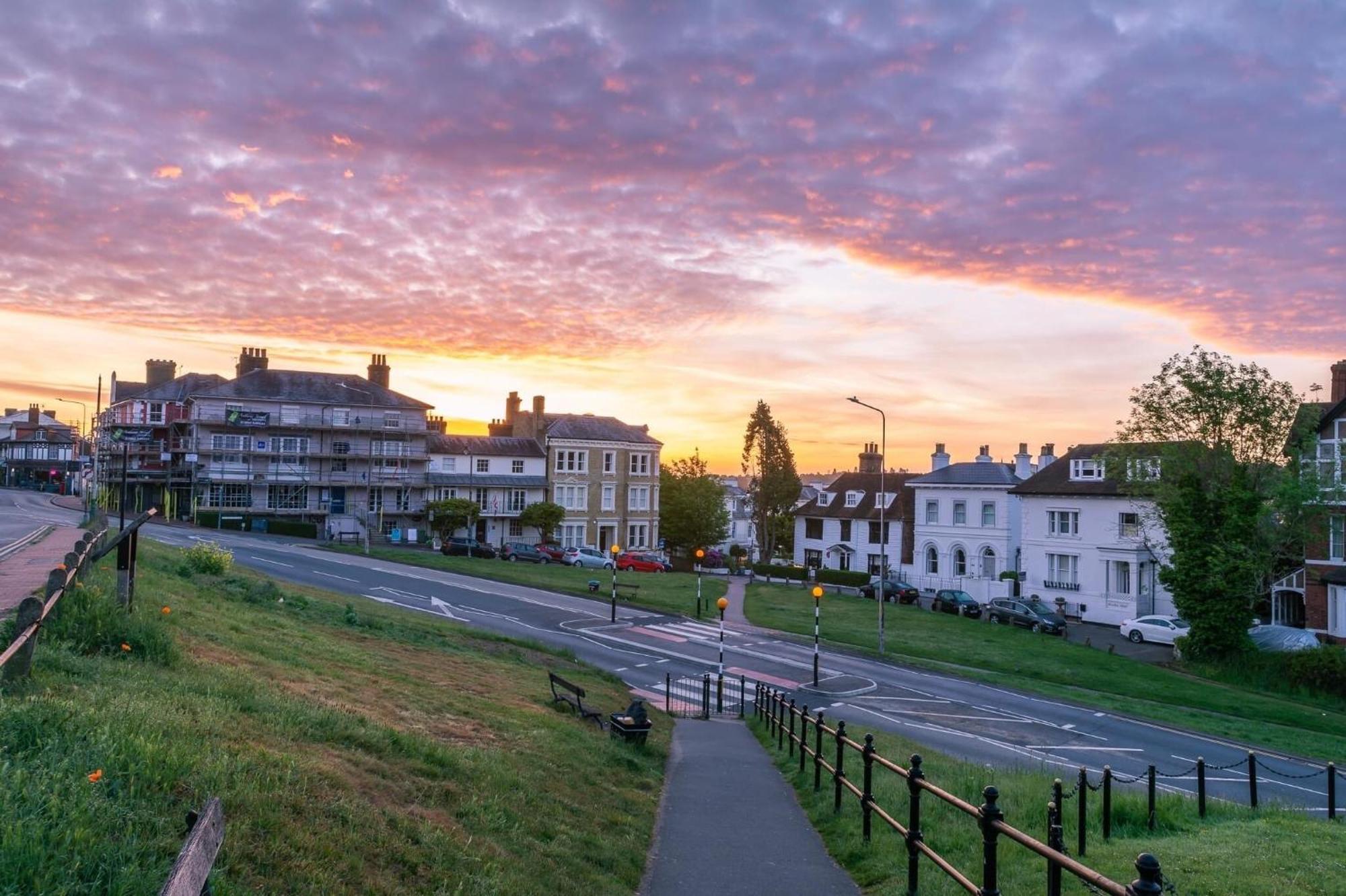 The Old Office Apartment Royal Tunbridge Wells Bagian luar foto